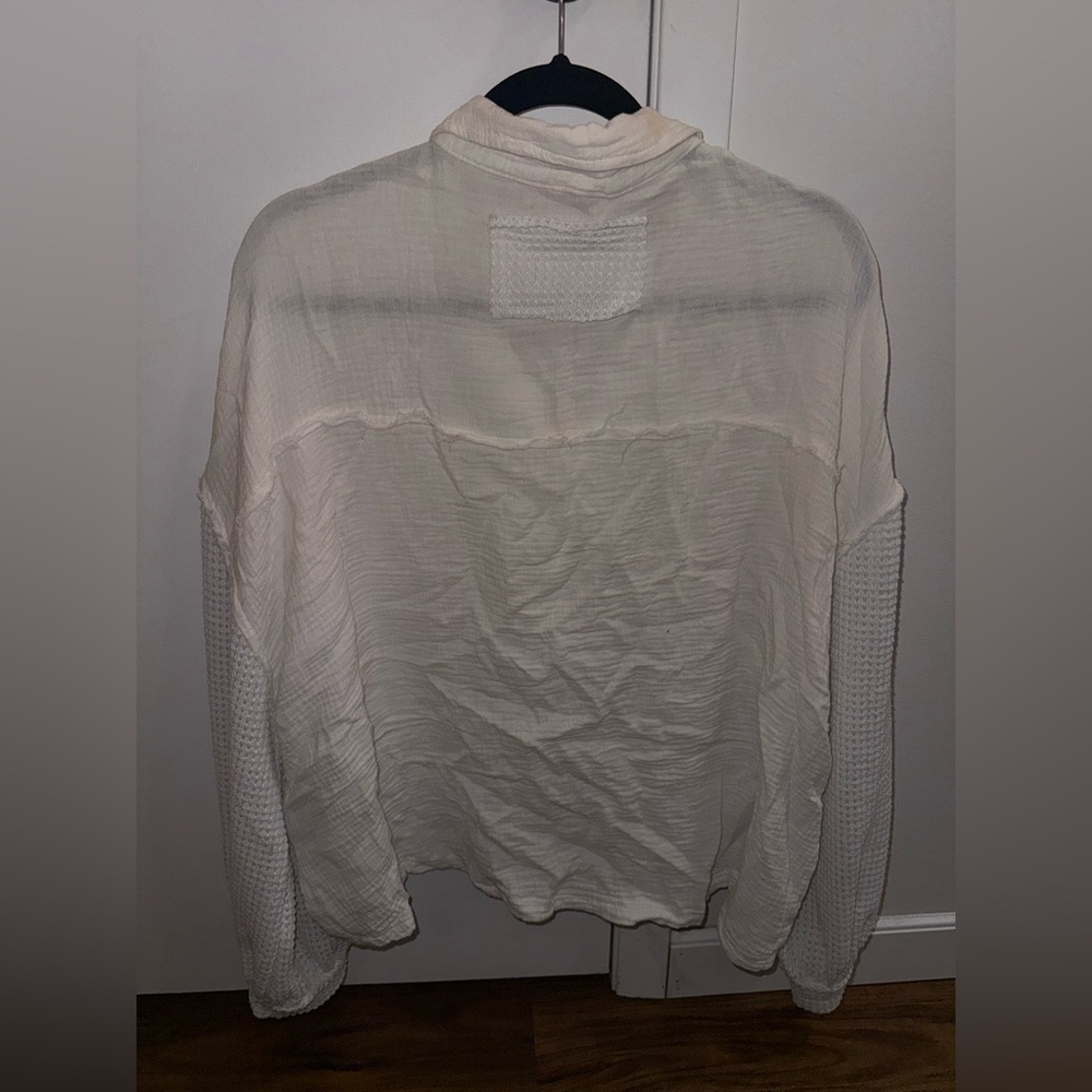 POL White Textured Relaxed/Distressed Shirt Cropped - Picture 3 of 4